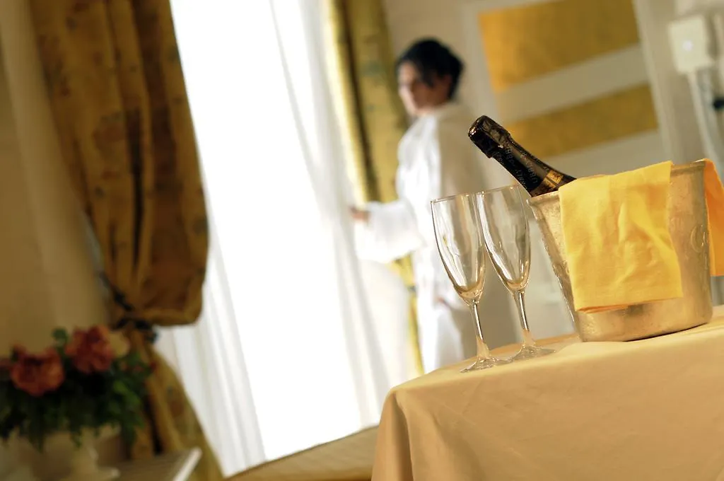 ****  Hotel Diplomat Palace Rimini Olaszország
